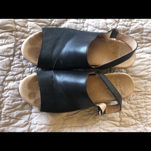 Dansko size 40 Madalyn black sandal